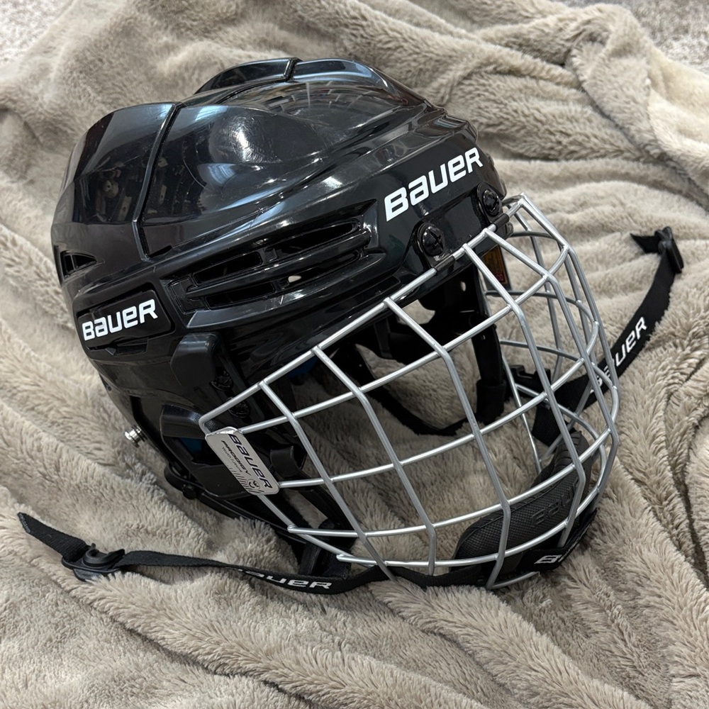 Bauer Youth Hockey Helmet w/ Metal Cage | Size 6–6 5/8 | Like New